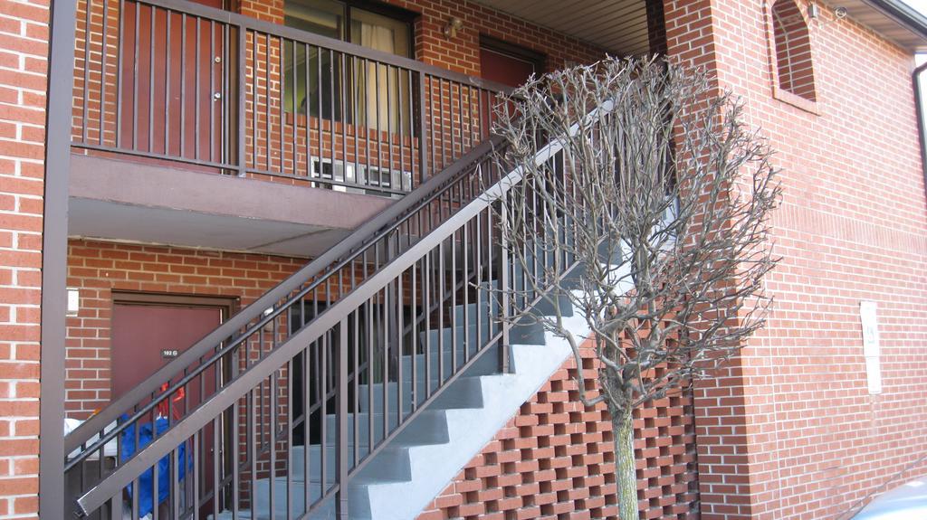 Mounts Motel Lawrenceville Bagian luar foto