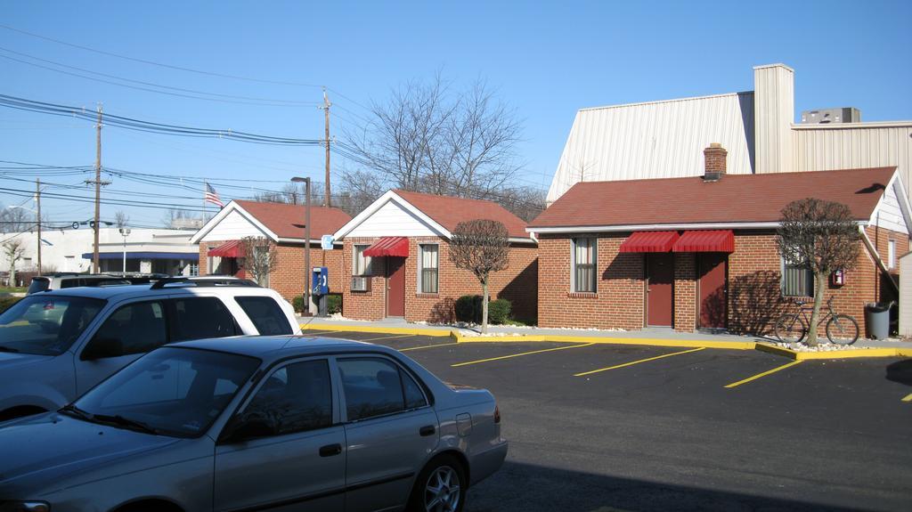 Mounts Motel Lawrenceville Bagian luar foto