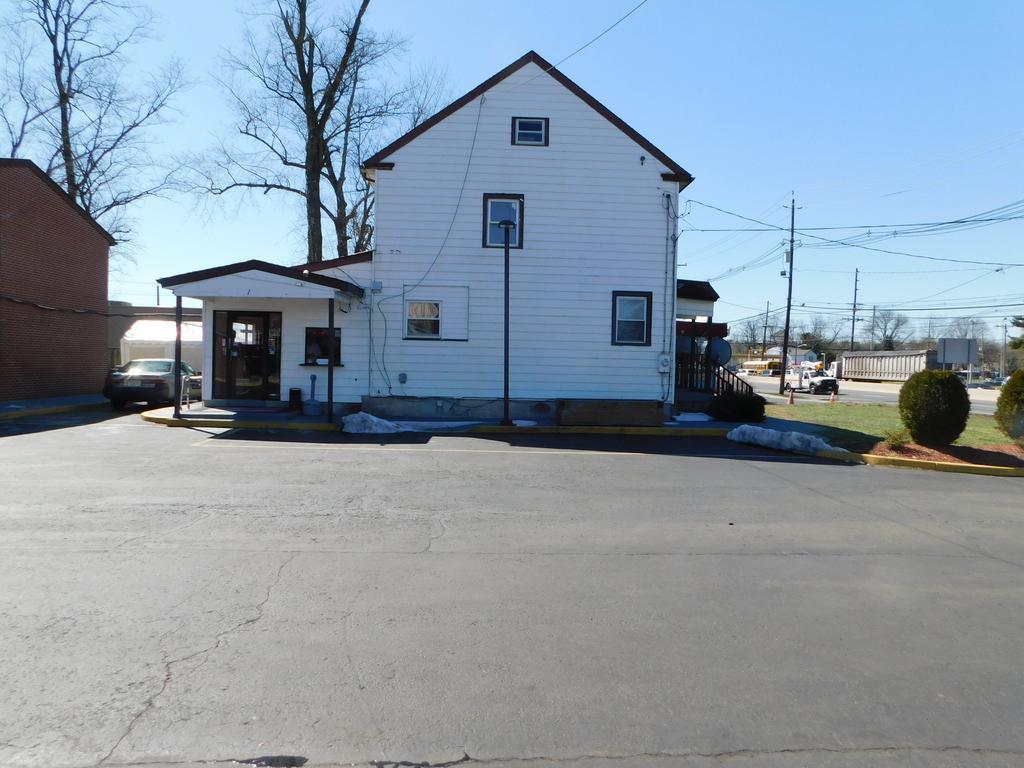 Mounts Motel Lawrenceville Bagian luar foto