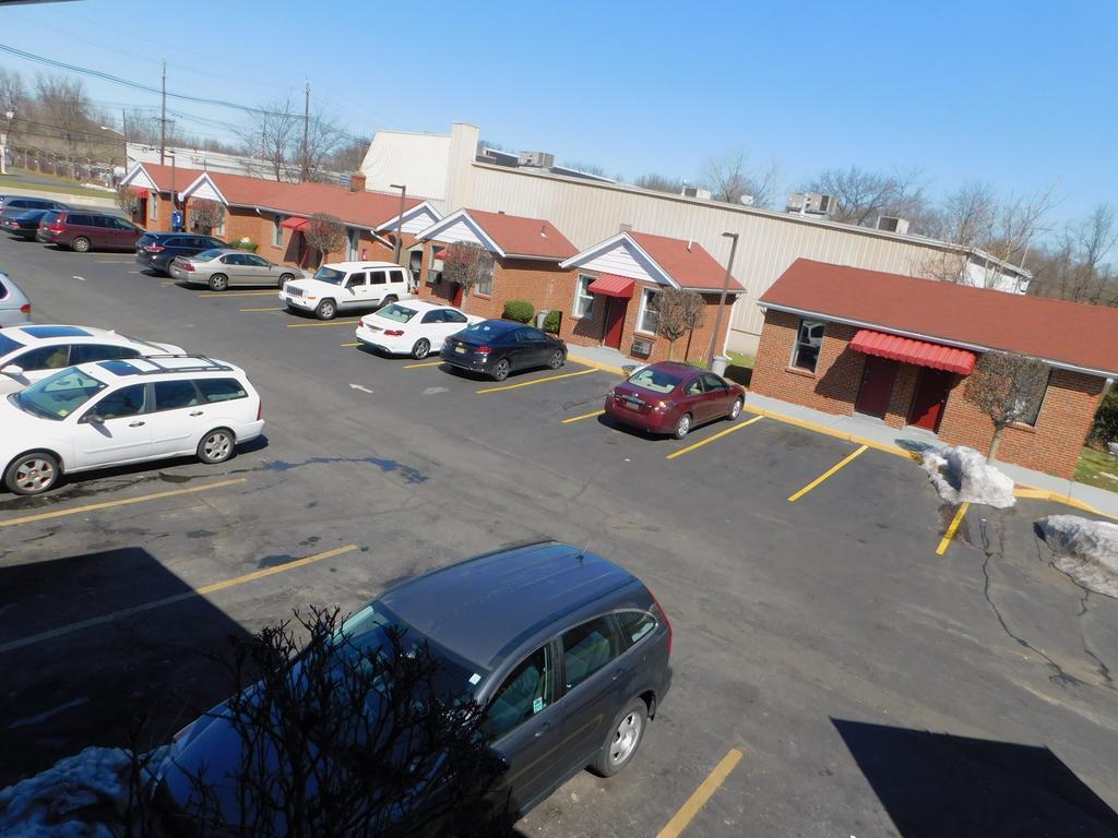 Mounts Motel Lawrenceville Bagian luar foto