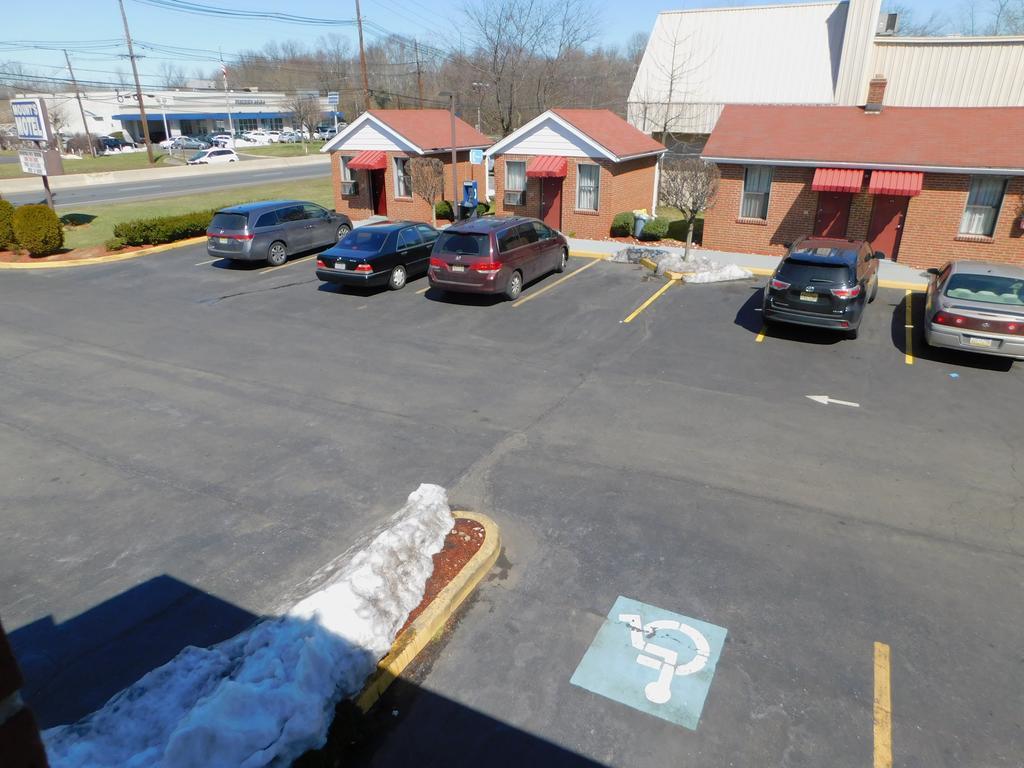 Mounts Motel Lawrenceville Bagian luar foto