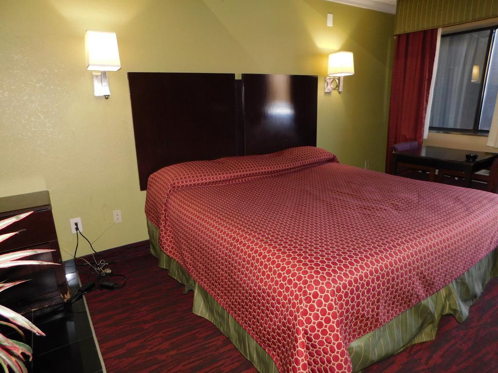 Mounts Motel Lawrenceville Bagian luar foto
