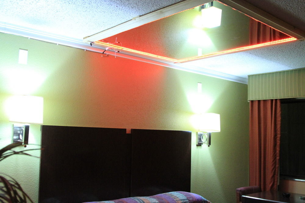 Mounts Motel Lawrenceville Bagian luar foto