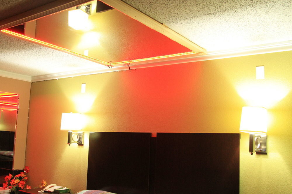 Mounts Motel Lawrenceville Bagian luar foto