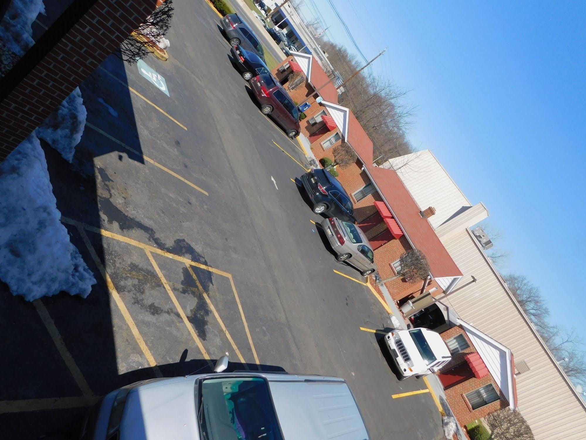 Mounts Motel Lawrenceville Bagian luar foto
