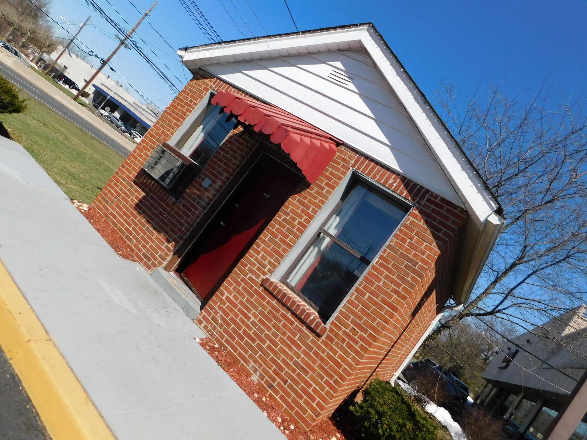 Mounts Motel Lawrenceville Bagian luar foto