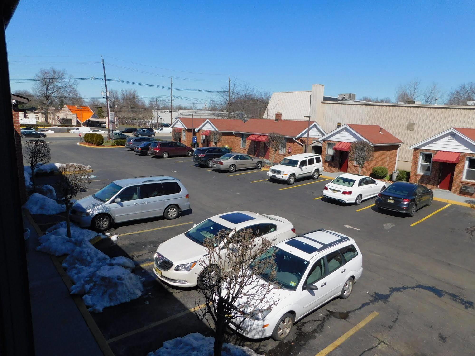 Mounts Motel Lawrenceville Bagian luar foto