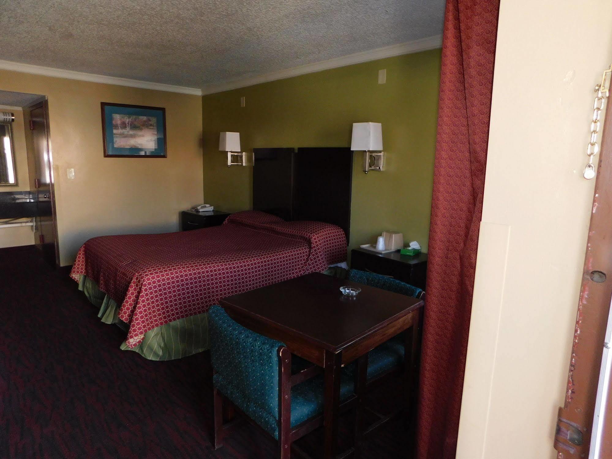 Mounts Motel Lawrenceville Bagian luar foto