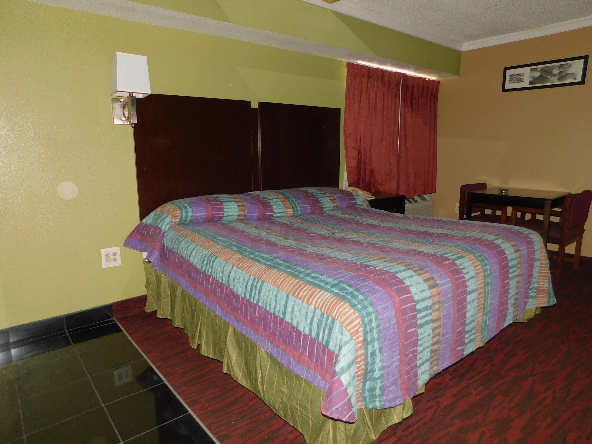 Mounts Motel Lawrenceville Bagian luar foto