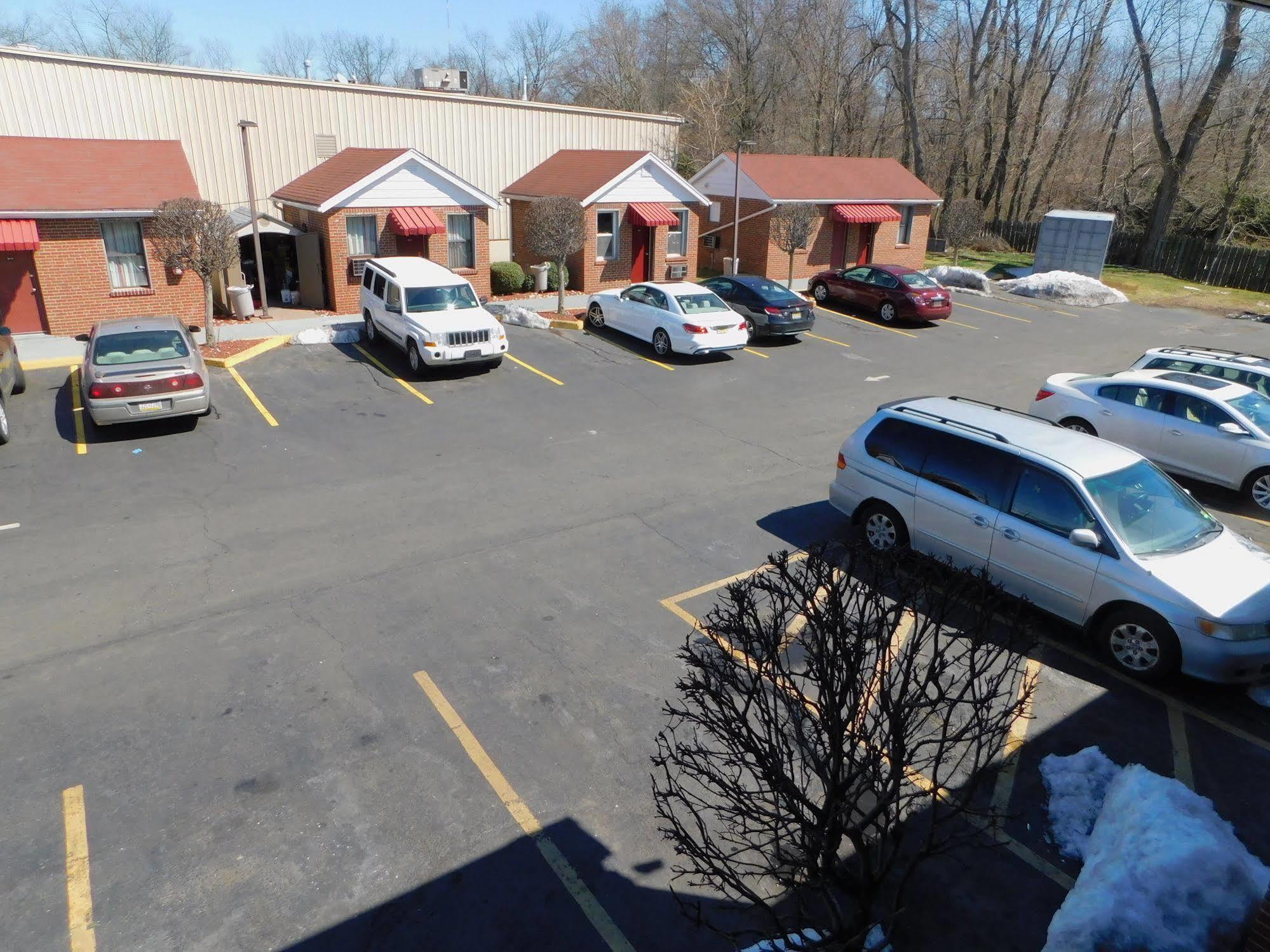 Mounts Motel Lawrenceville Bagian luar foto